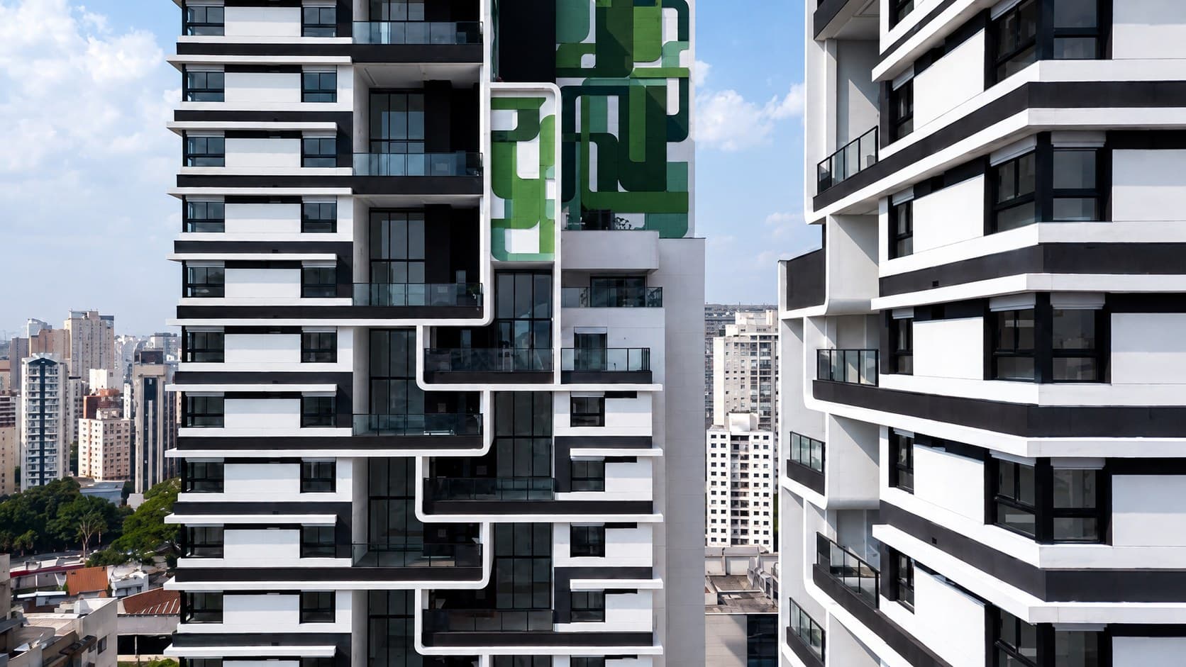 Fachada de prédio residencial com mural geométrico verde